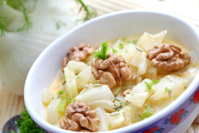 Fenchelsalat mit Walnüssen (veggie)
