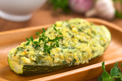 Gefüllte Zucchini